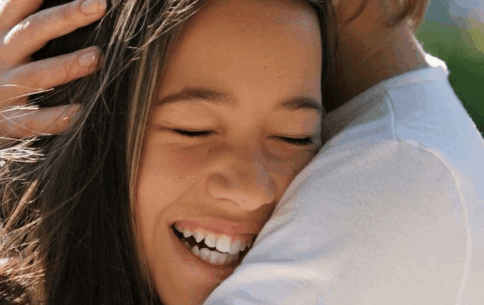 Mother and daughter embrace, showing a supportive rekationship